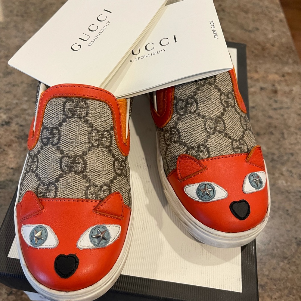 💯authentic Gucci size 28 kids sneaker